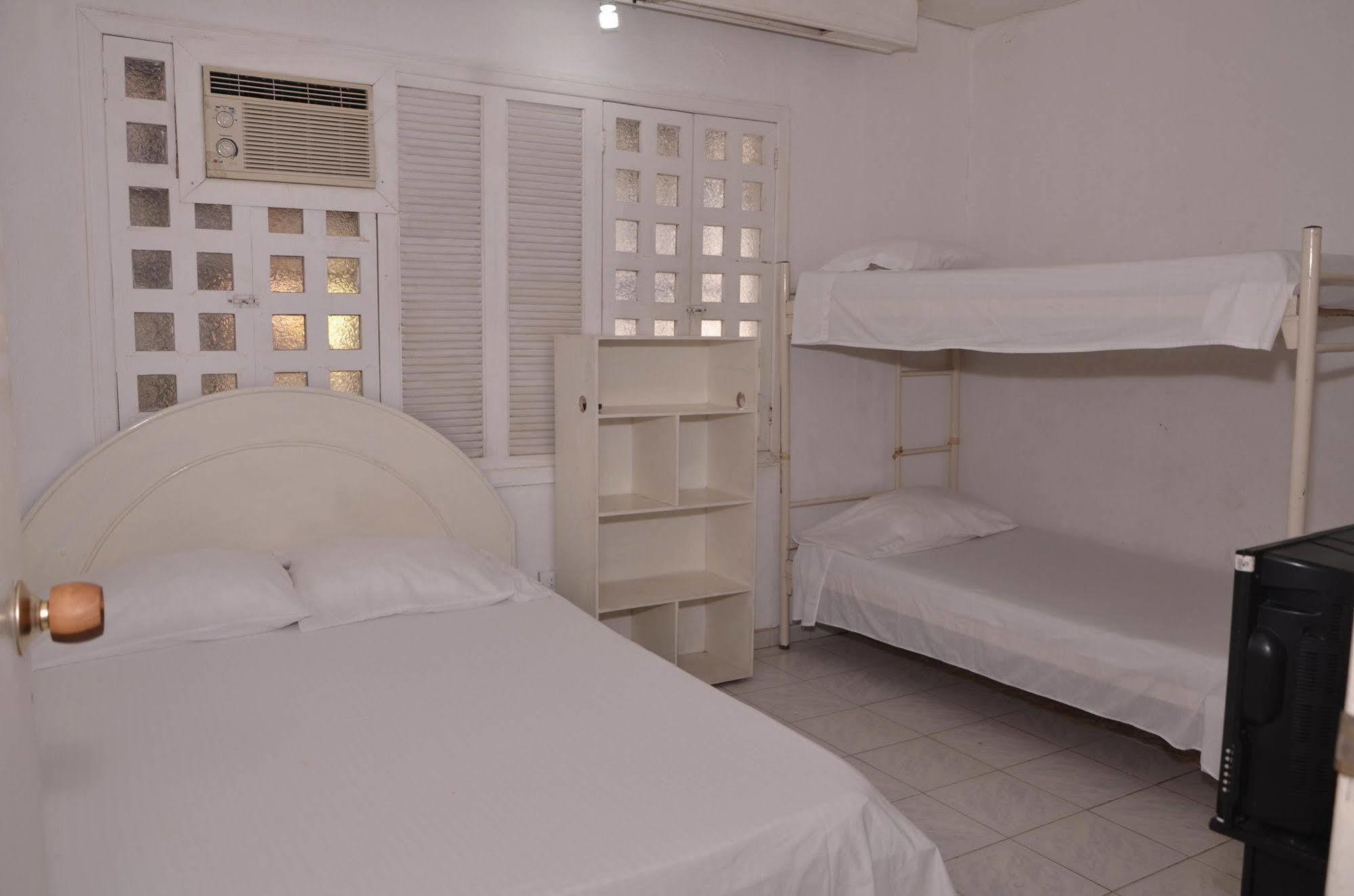Hotel Vargas Airport Cartagena Exterior foto